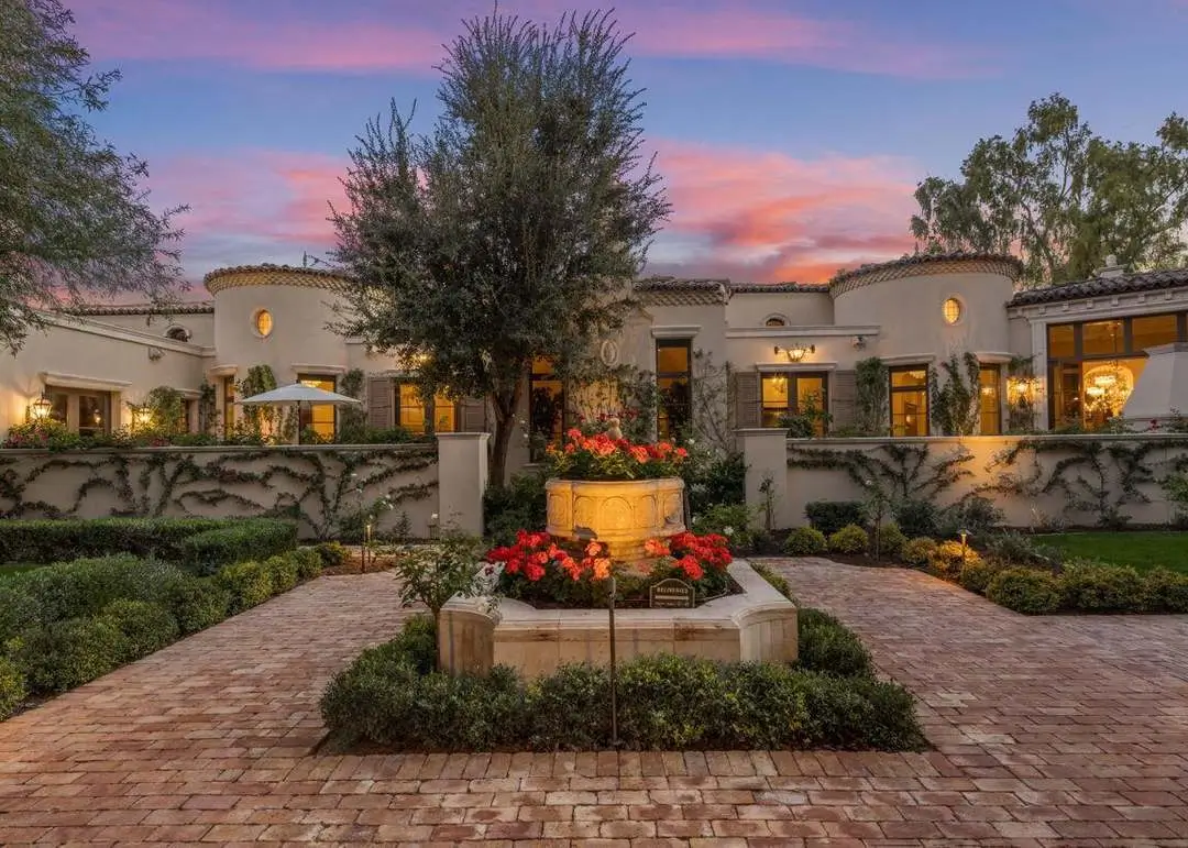 Palmilla Luxury Homes for Sale in the golf community showcasing fairway-facing contemporary architecture and private club access