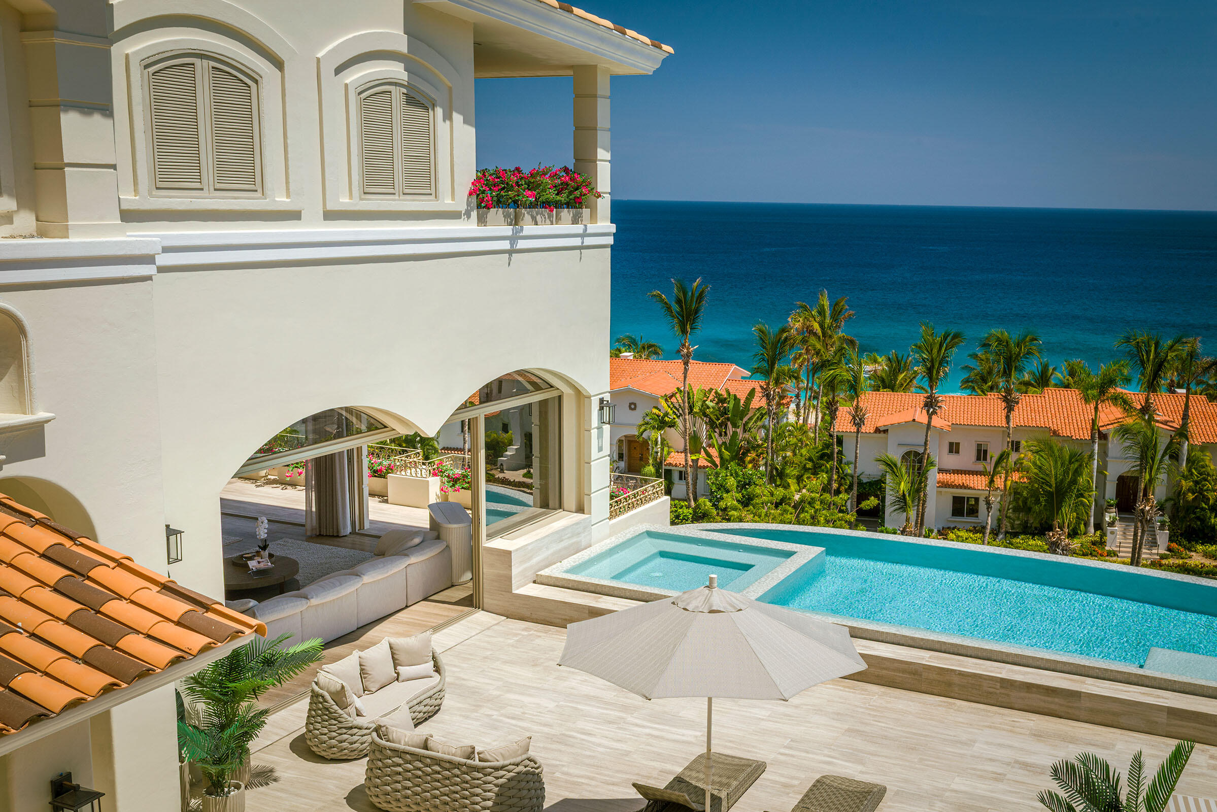 Palmilla Villas Del Mar Set within Villas Del Mar in Palmilla, Villa Laura takes full advantage of its elevated position, offering uninterrupted for sale