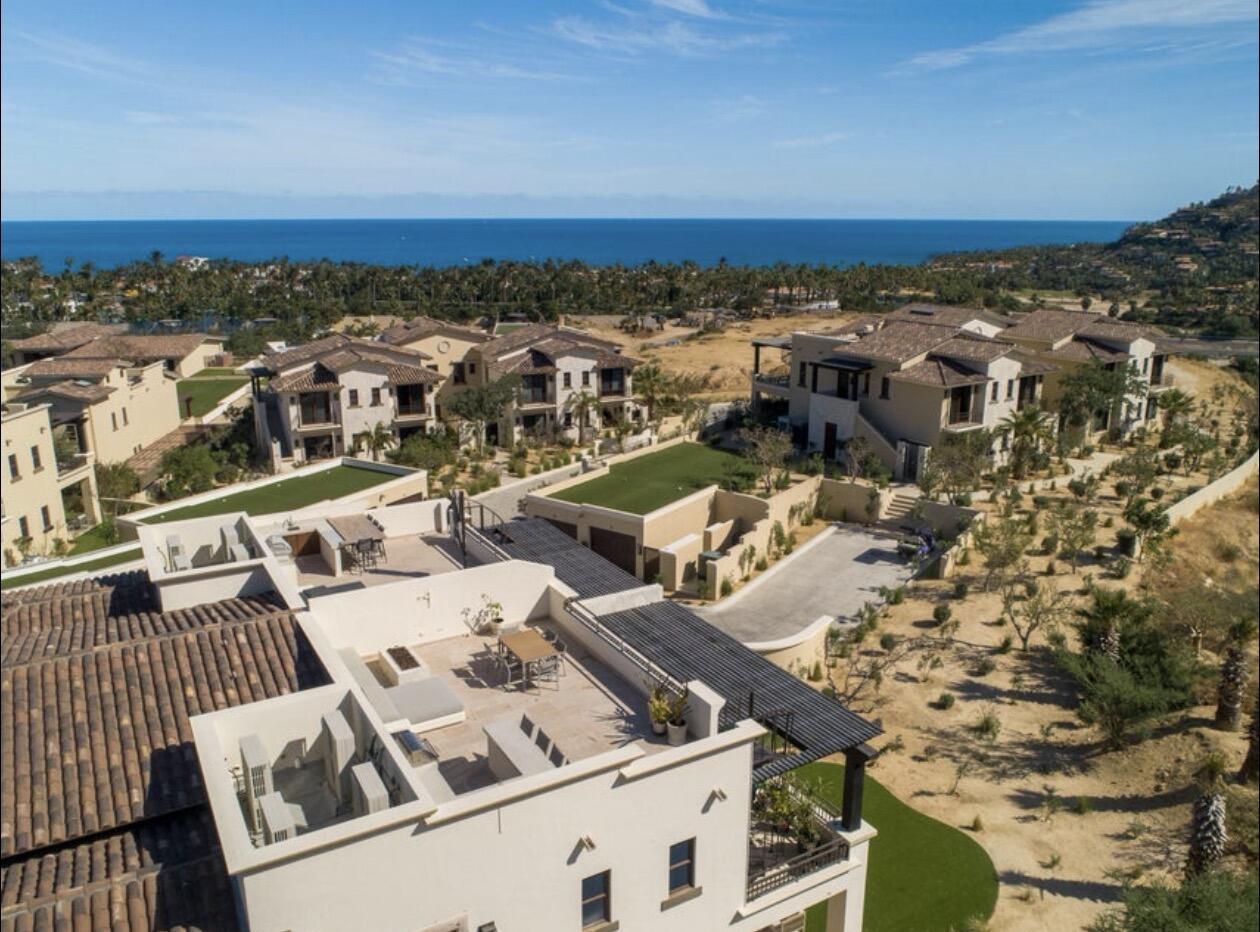 Palmilla Palmilla Dunes Discover luxury in this 2BR/2BA Palmilla Dunes Penthouse Condo, San Jose del Cabo! With spacious interiors, tasteful furnishings, and high-end finishes, this Unit offers a perfect blend of luxury and comfort. The rooftop deck, featuring an outdoor kitchen and fire pit, is ideal for entertaining. Includes a 1-car garage. Nestled in Palmilla Master Plan, residents enjoy easy access to a golf course, swimmable beach, The Shoppes, and more. Option for exclusive access to a private club and amenities. Spectacular panoramic – Palmilla Dunes Penthouse, San Jose Corridor, BS