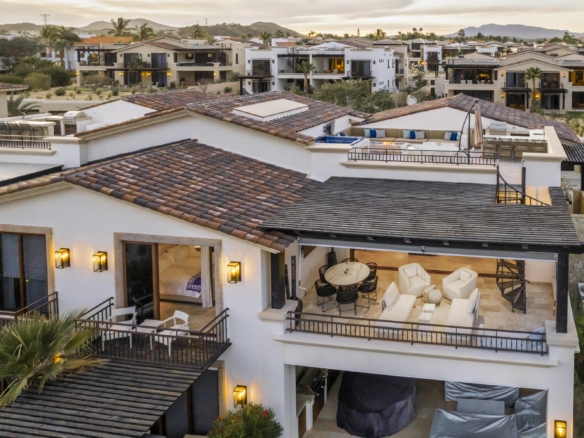 Palmilla Villas De Oro Modern Stylish Penthouse. Welcome to this stunning penthouse with 2 bedrooms and 2.5 bathrooms, located in the heart of Palmilla at Villas de Oro. This top-floor residence offers rare privacy, vaulted ceilings, and beautiful – Palmilla Dunes Penthouse, San Jose Corridor, San Jose Corridor, BS
