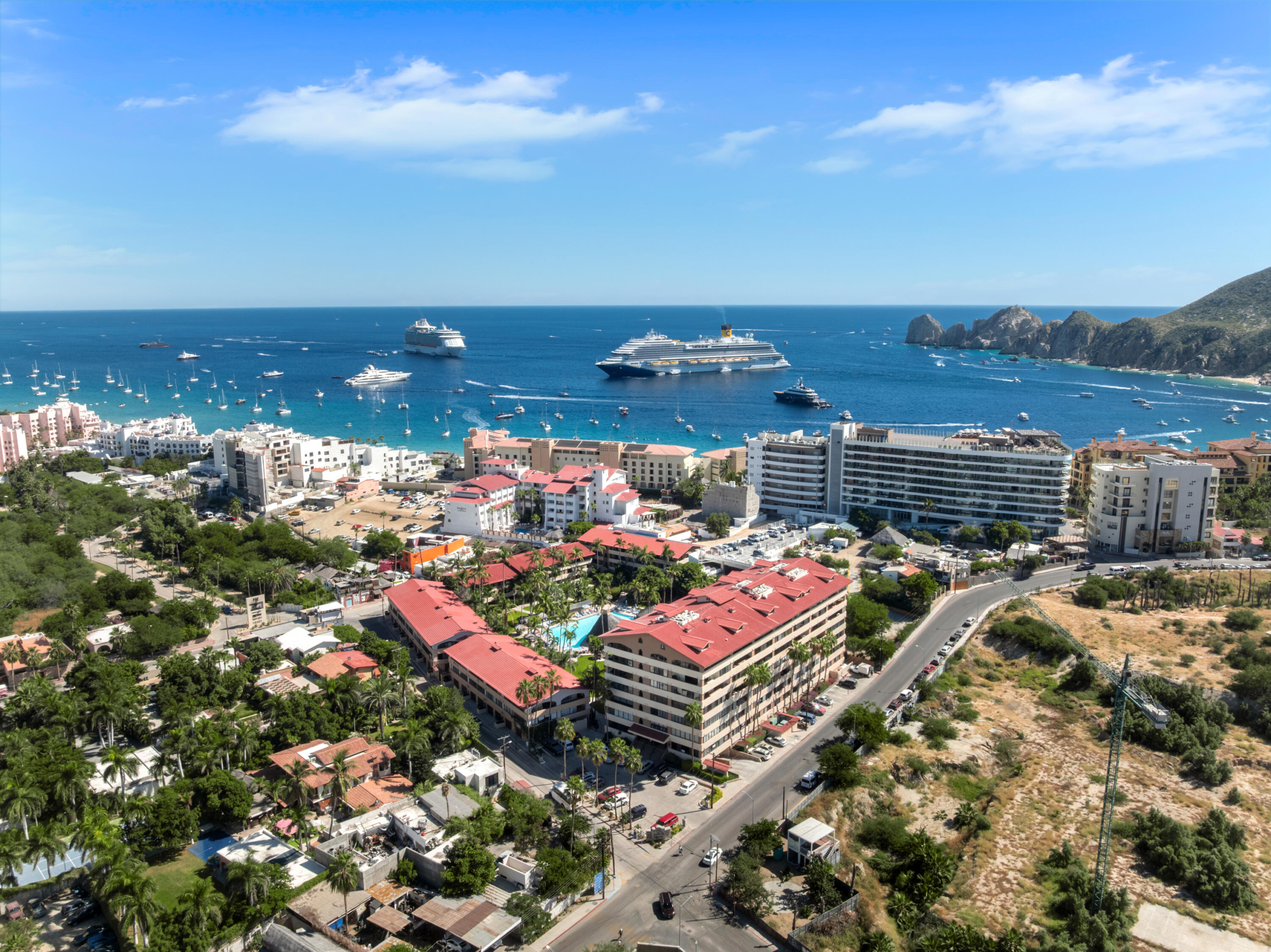 Palmilla Palmilla Dunes Within Palmilla, one of Cabo´s most prestigious communities, this turn key penthouse with a private rooftop offers beautiful for sale
