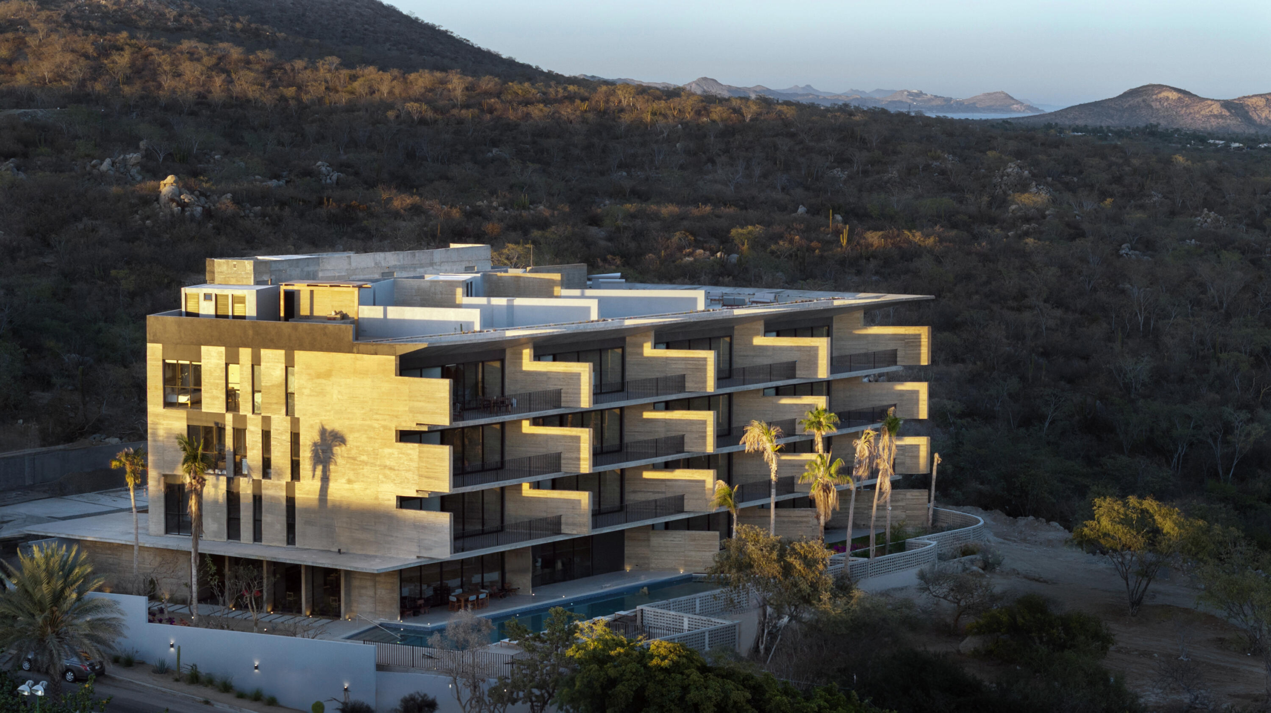Palmilla Villas De Oro This beautiful second floor penthouse condo is located overlooking the 1st fairway of the Palmilla Ocean Course and the NEW Palmilla Clubhouse. Within minutes in your golf cart you find the Palmilla Cove beach, one of a few for sale