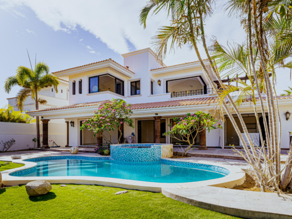 Palmilla Palmilla Estates Recently reimagined with a refined, modern sensibility, this 4-bedroom, 4.5-bath residence plus newly-built guest casita and offers an effortless blend of comfort and design. Framed by sweeping – Legado 7 Villas Del Mar, San Jose Corridor, San Jose Corridor, BS