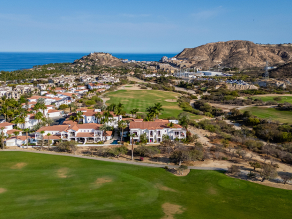 Palmilla Villas de oro This beautiful second floor penthouse condo is located overlooking the 1st fairway of the Palmilla Ocean Course and the NEW Palmilla Clubhouse. Within minutes in your golf cart you find the Palmilla Cove beach, one of a few – Phase II, Villas de Oro, San Jose Corridor, San Jose Corridor, Baja California Sur BS