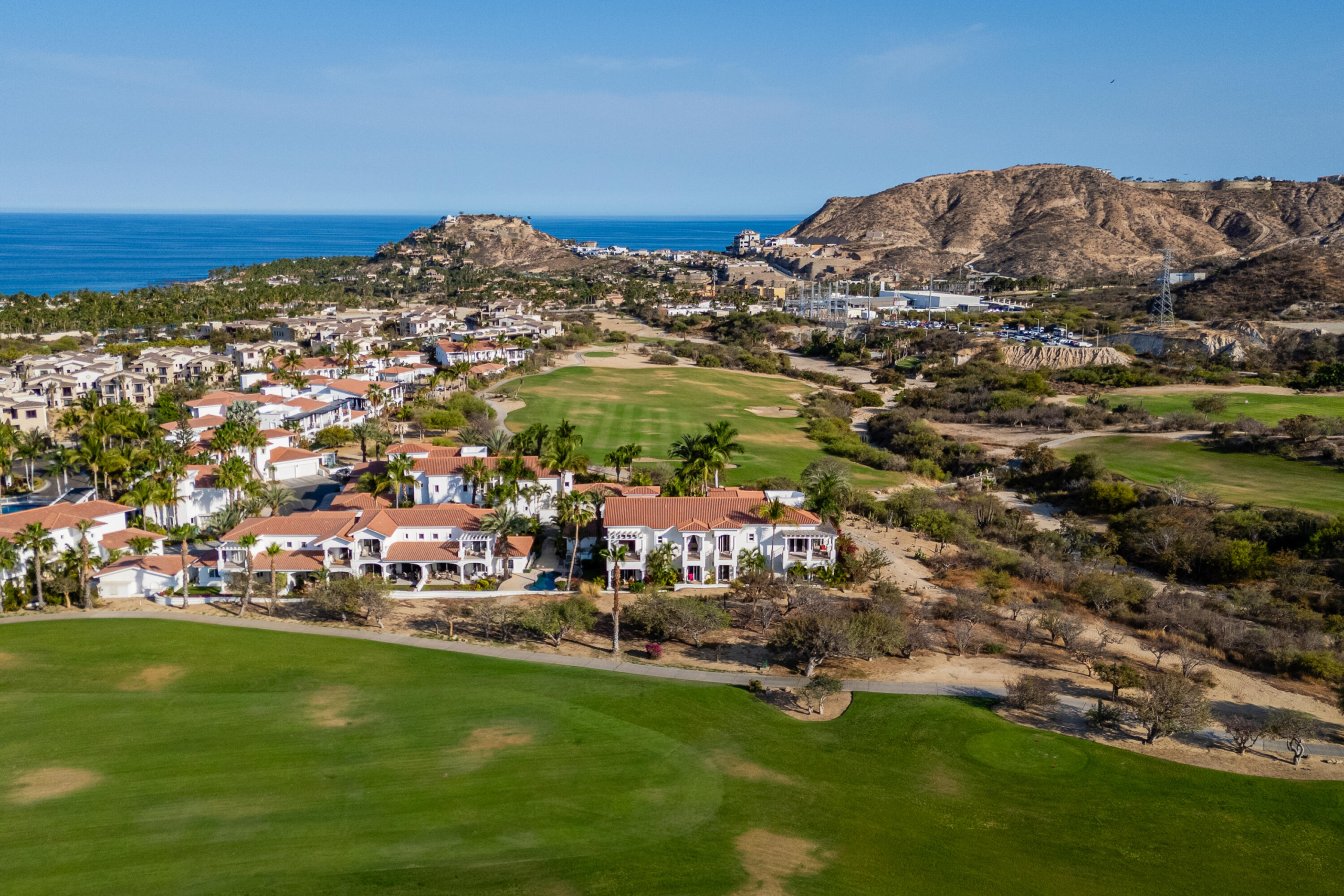 Palmilla Villas de oro This beautiful second floor penthouse condo is located overlooking the 1st fairway of the Palmilla Ocean Course and the NEW Palmilla Clubhouse. Within minutes in your golf cart you find the Palmilla Cove beach, one of a few – Phase II, Villas de Oro, San Jose Corridor, San Jose Corridor, Baja California Sur BS